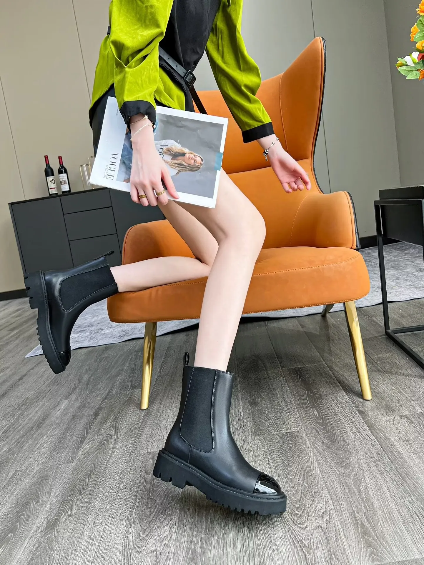 👟👟Ex-factory price 560👟👟 Autumn and winter new Chanel Chanel ankle boots original model opening✅ Elastic design on both sides, super easy to put on and take off, toe logo electric embroidery Fabric: cowhide🐂 Lining/foot pad: cowhide Foam outsole Color: black Code number: 34-41 (34, 41 need to be customized) Packing: cloth bag card